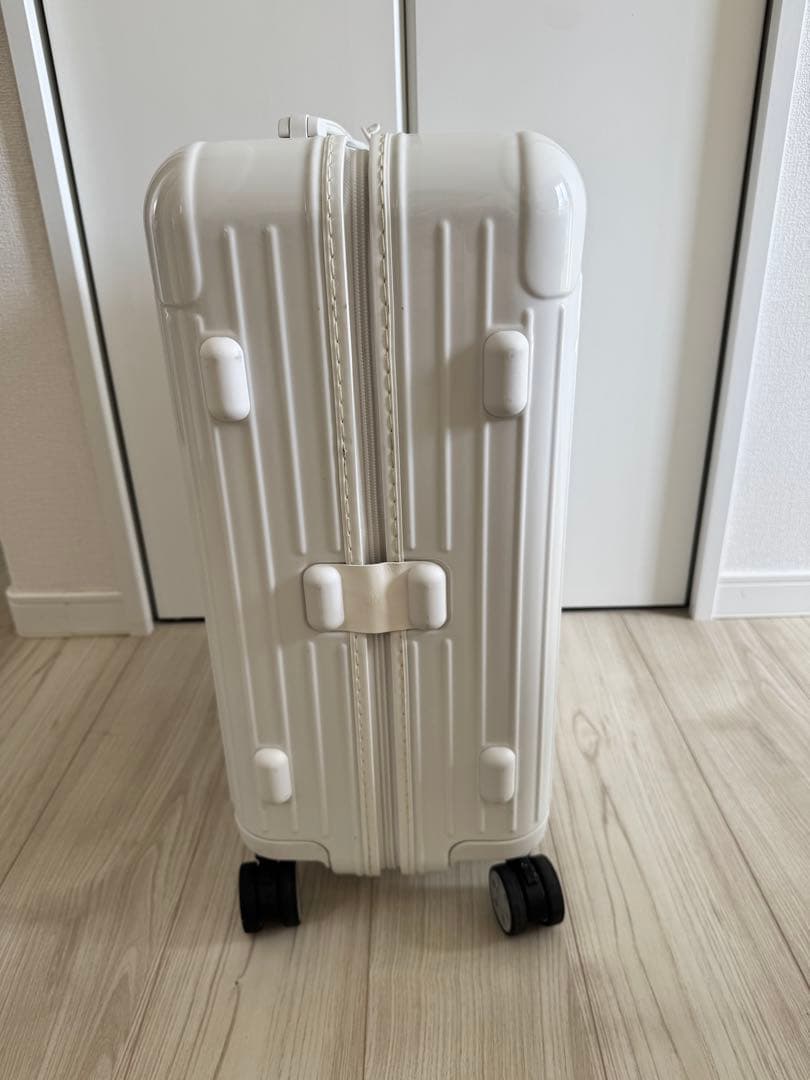 新品同様 RIMOWA 36L Essential cabin 機内持込サイズ白
