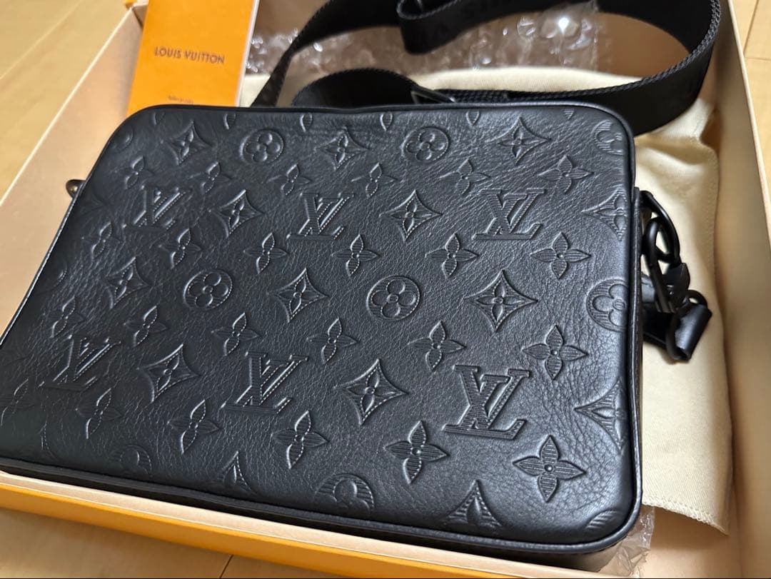 ⭐️Louis Vuitton⭐️ブラック メッセンジャーバッグ