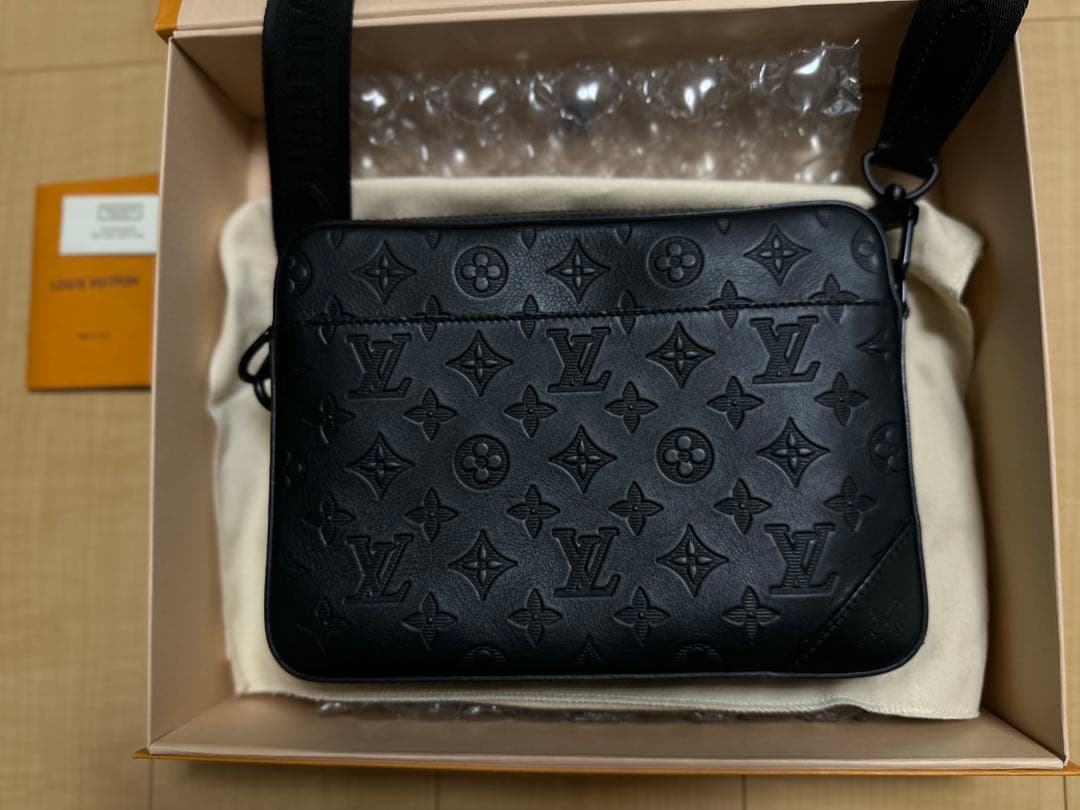 ⭐️Louis Vuitton⭐️ブラック メッセンジャーバッグ
