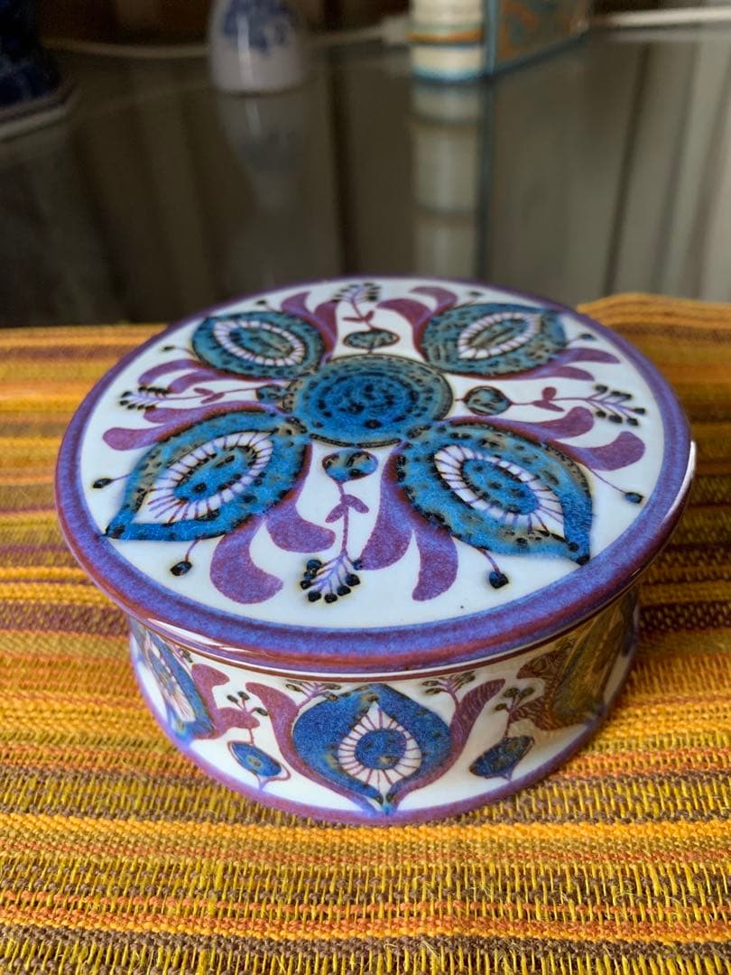 ロイヤルコペンハーゲン　ビンテージのテネラ蓋物ベルテイェッセン色が綺麗！