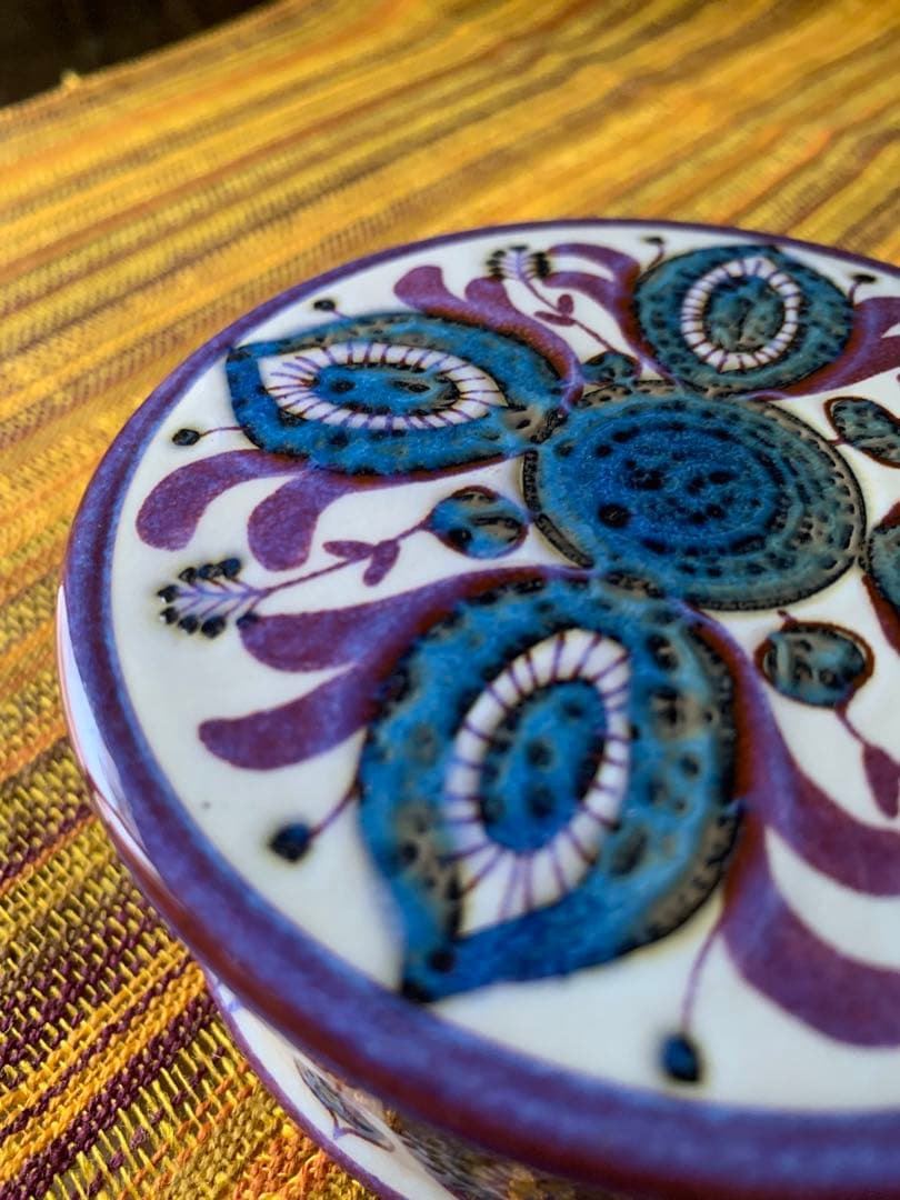 ロイヤルコペンハーゲン　ビンテージのテネラ蓋物ベルテイェッセン色が綺麗！