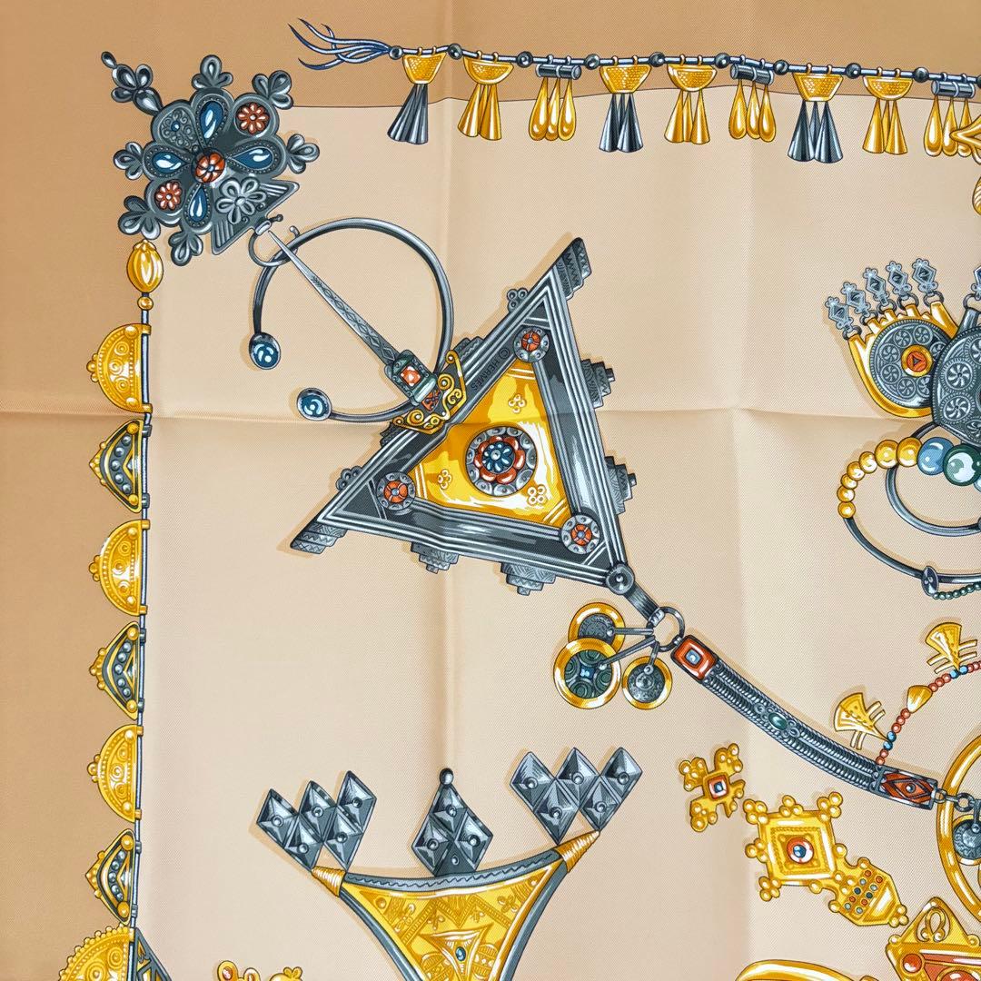《新品未使用品》HERMÈS カレ90 砂漠のアクセサリー　スカーフ