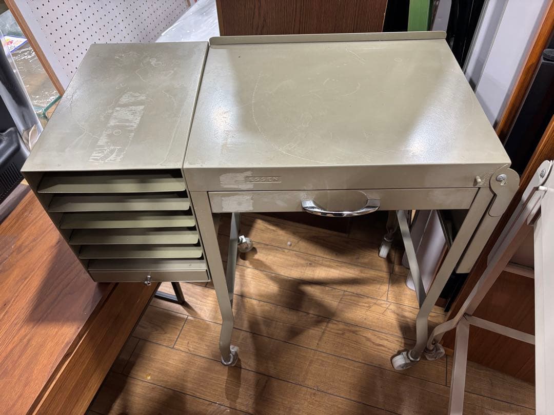 T82 タイプライターデスク ESSEN