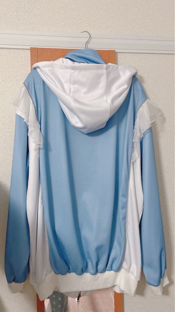 ililil ぬた。コラボ　フード付きフリルジャージ　中古
