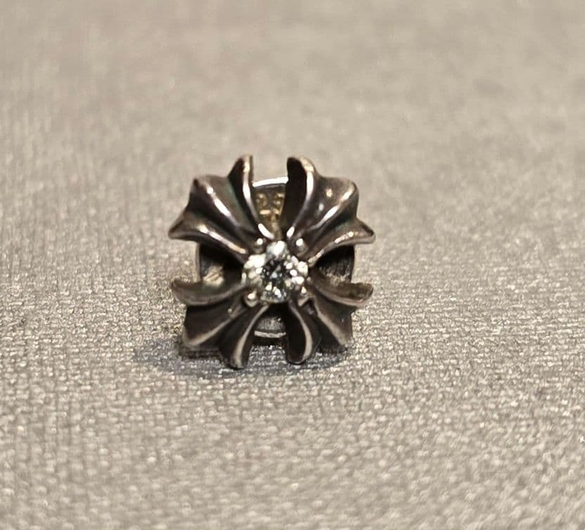 一時値下 クロムハーツ　CHプラススタッドwithダイヤモンド