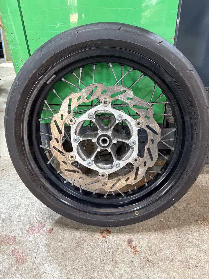バイクタイヤ　ホイール付き　120/70 R17 M/C 車種不明