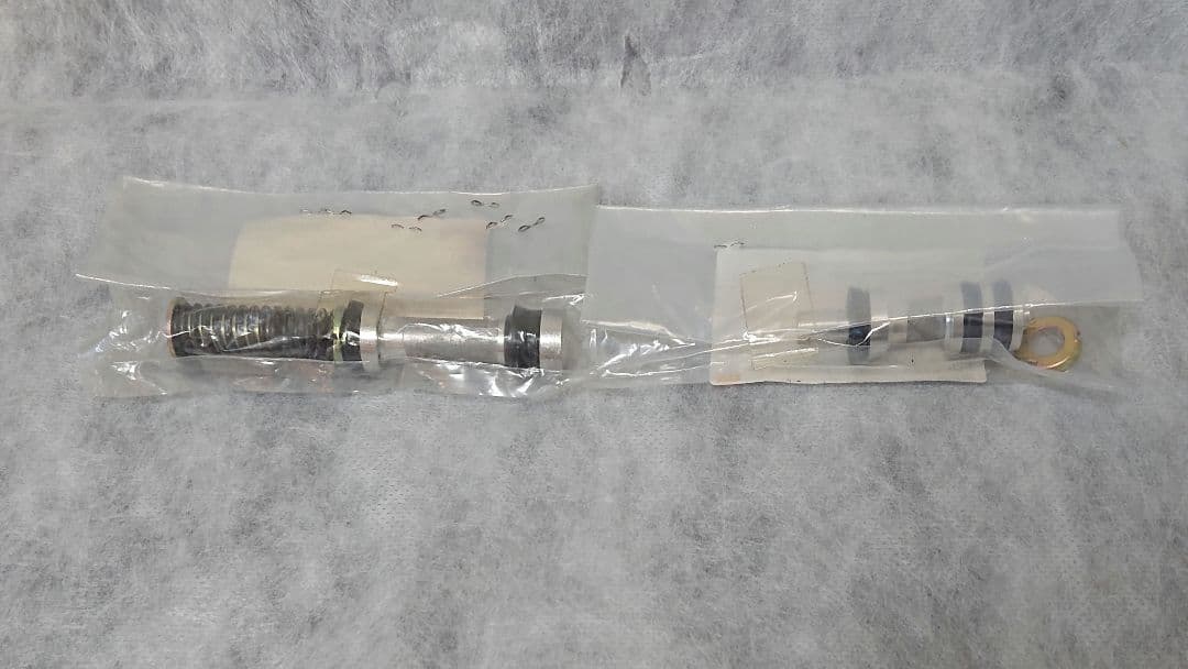 いすゞ　ベレット　純正ブレーキマスターピストン