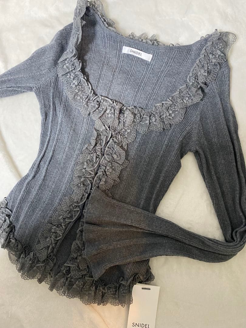 スナイデル　Sustainableフリルニットプルオーバー