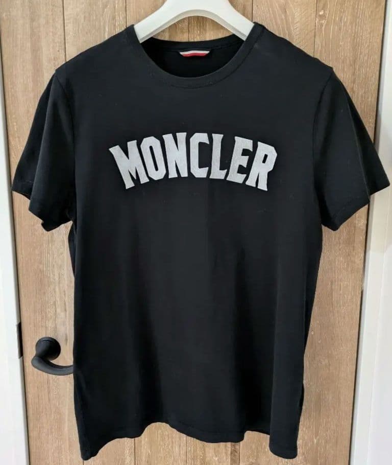 本日のみ【正規品】MONCLER ブラック Tシャツ　Lサイズ
