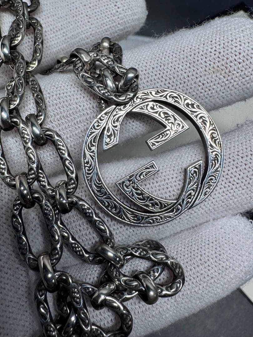 Gucci シルバー ネックレス ロゴ