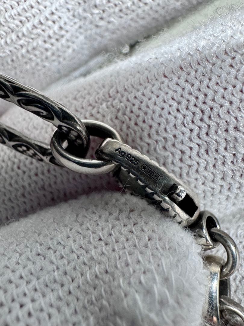 Gucci シルバー ネックレス ロゴ