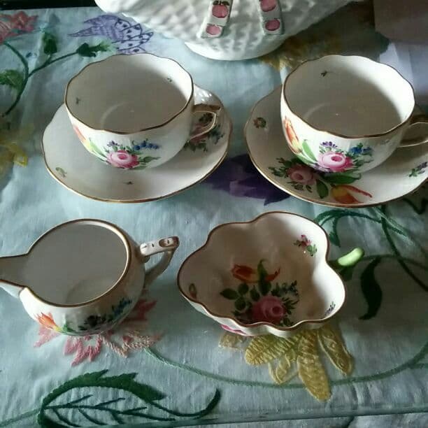 ずっとカップボードに飾っていましたが引っ越しのため大事にしてくかたにお譲りします