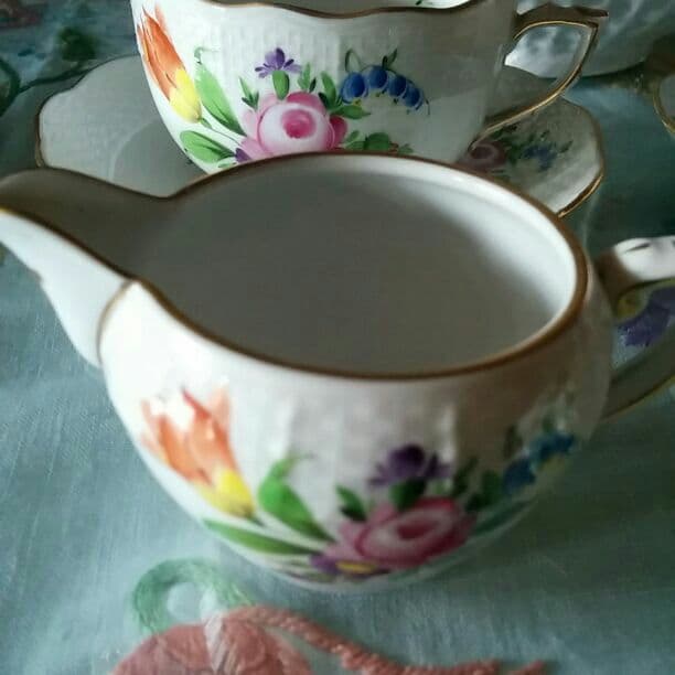 ずっとカップボードに飾っていましたが引っ越しのため大事にしてくかたにお譲りします