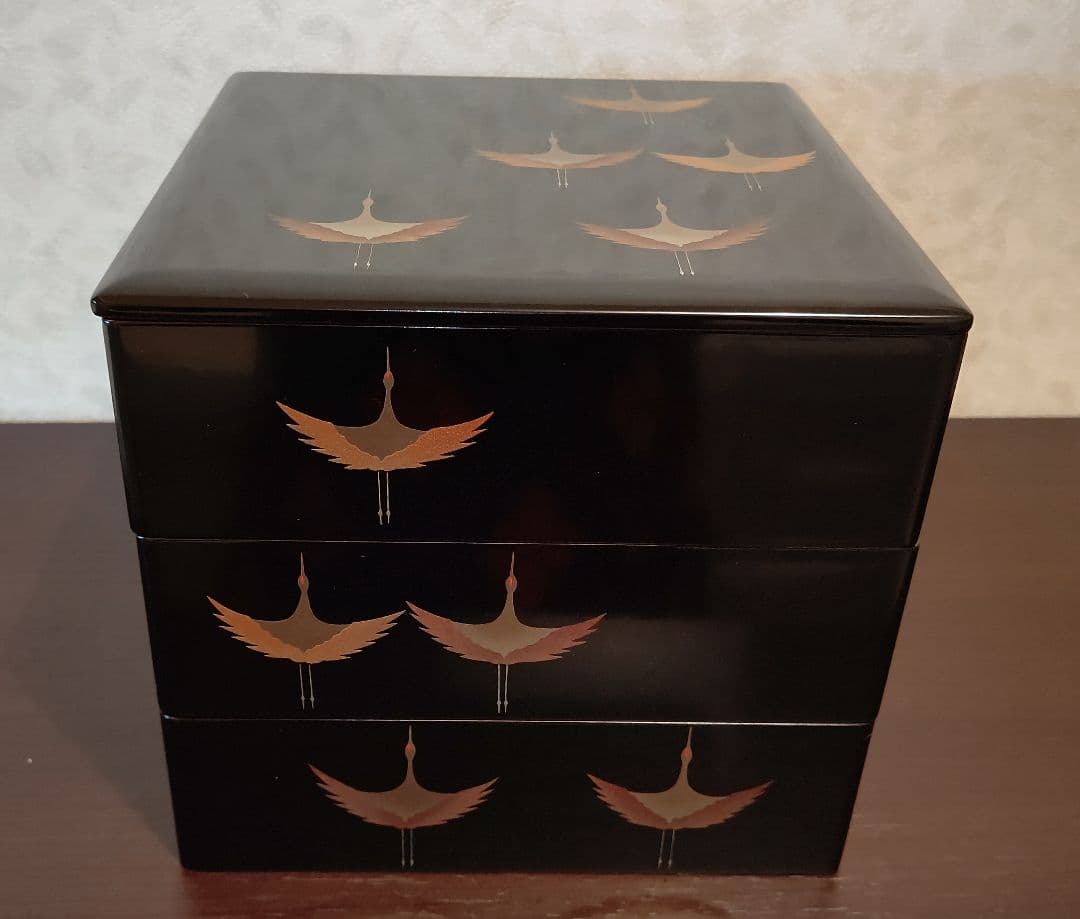 三段重 千羽鶴 黒 金 漆塗り天然木 おせち 上質