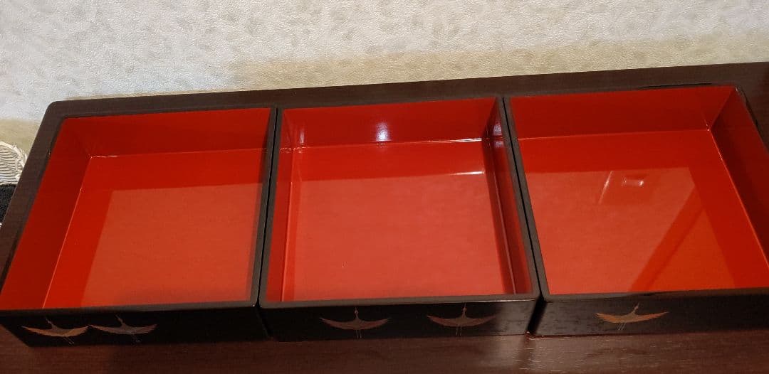 三段重 千羽鶴 黒 金 漆塗り天然木 おせち 上質