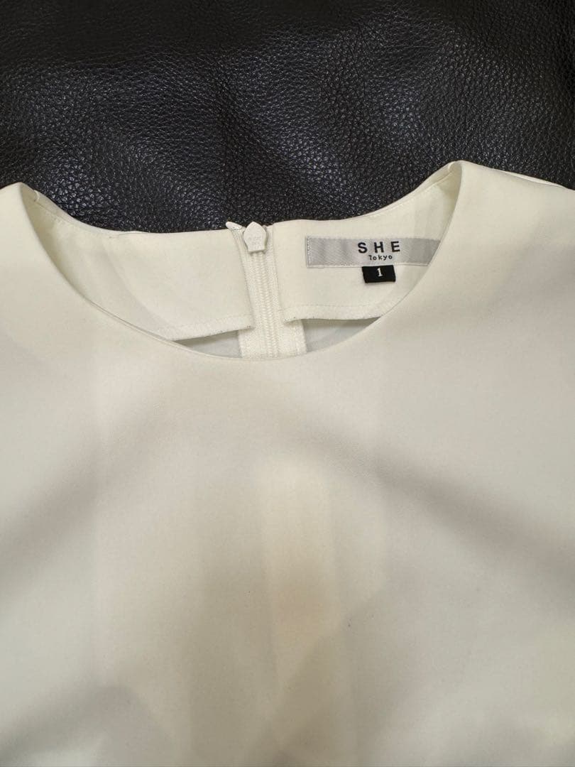 SHE Tokyo オフホワイト半袖 トップス　サイズ1