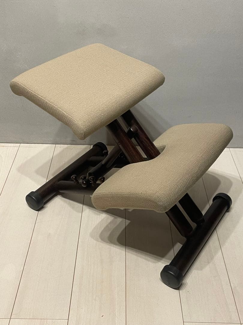 美品　STOKKE ストッケ　バランスチェア　在宅ワーク　腰痛対策　ベージュ
