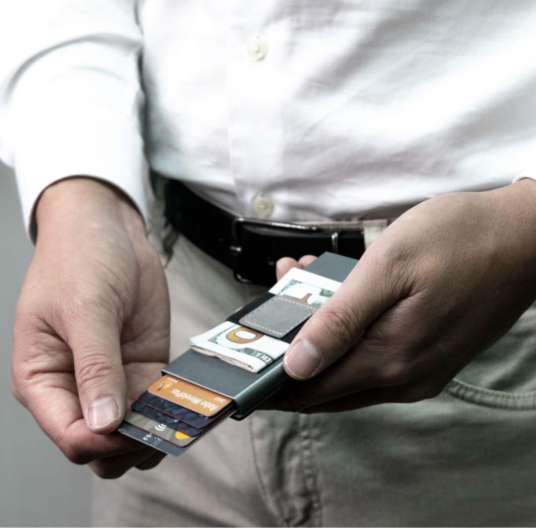 <未使用>ミニマリストのためのカードケース【Wally Carta】