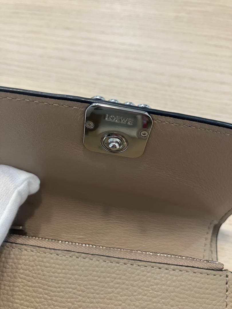 ににに　LOEWE アナグラム バーティカル ウォレット スモール サンド
