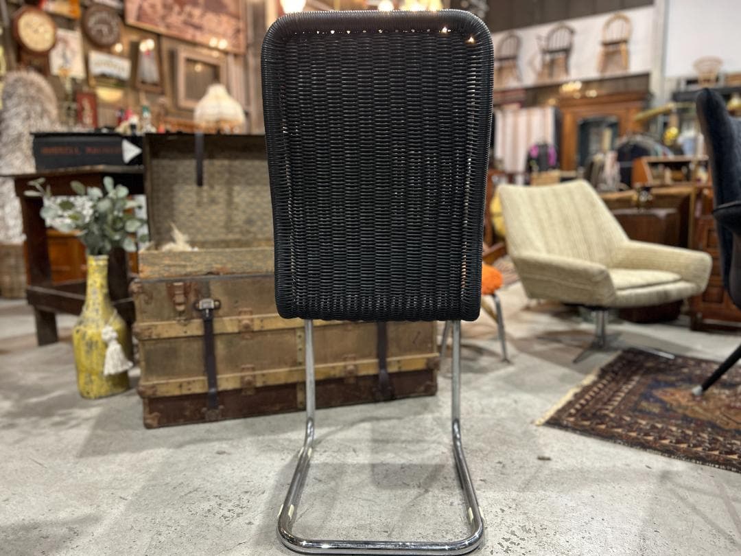 【美品ダイニングチェア④】　黒　ブラック　カンチレバー