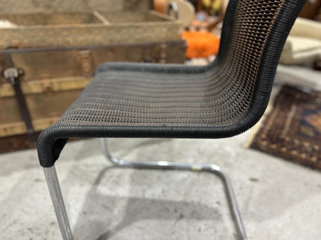 【美品ダイニングチェア④】　黒　ブラック　カンチレバー