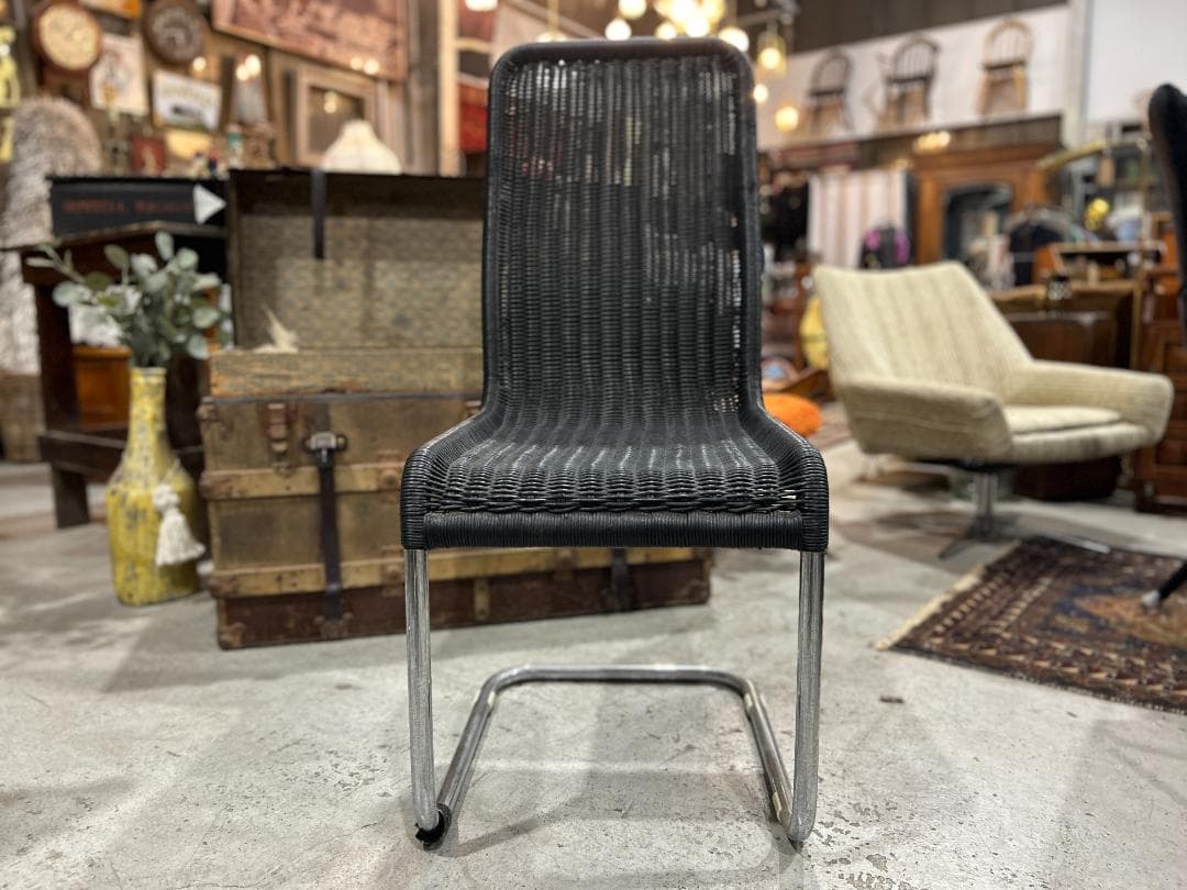 【美品ダイニングチェア④】　黒　ブラック　カンチレバー