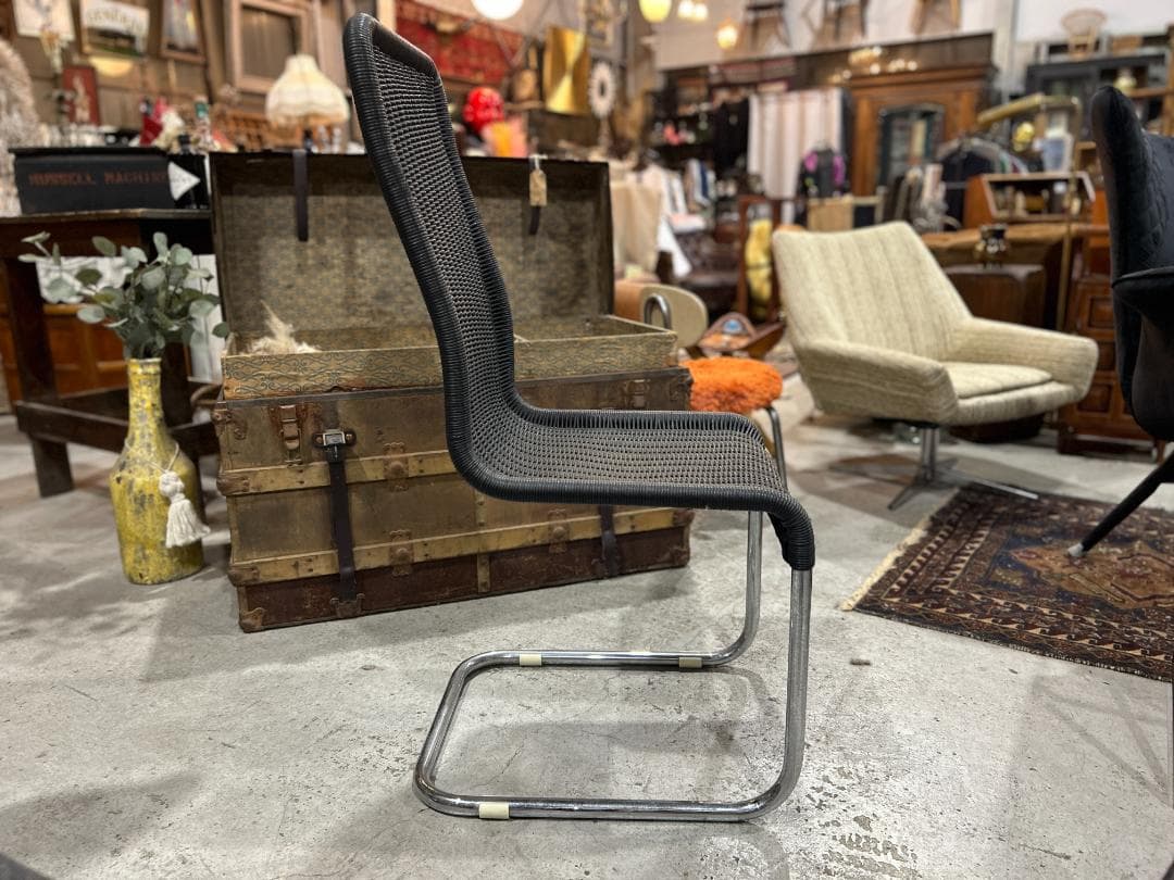 【美品ダイニングチェア④】　黒　ブラック　カンチレバー