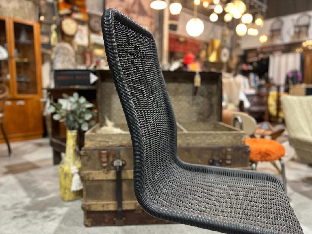 【美品ダイニングチェア④】　黒　ブラック　カンチレバー