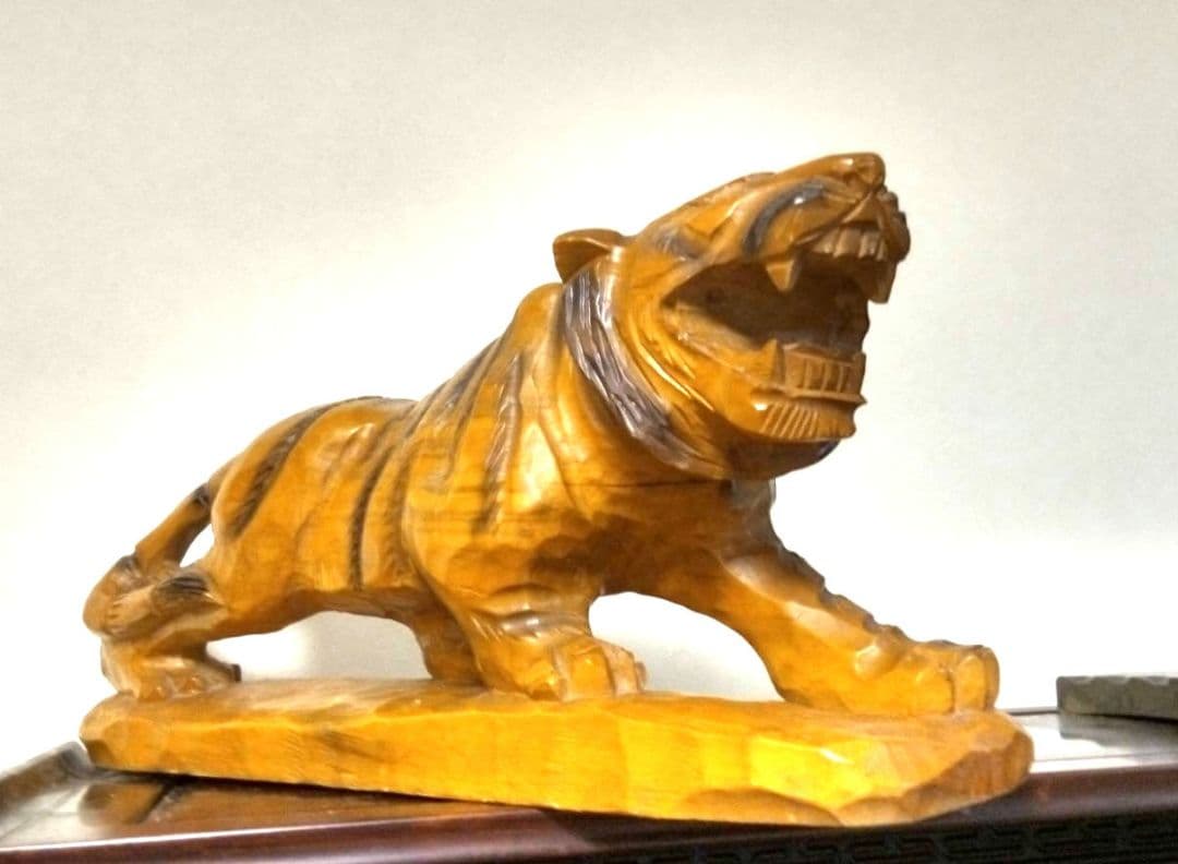 木彫り　虎　置物