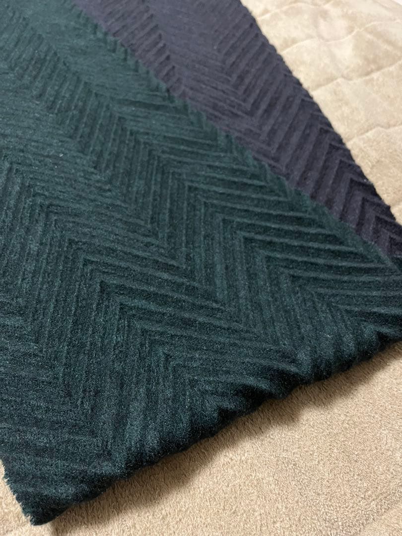 （伊）アルテの、折りヘリンボーンのホワイトカシミア100%のリバーシブルマフラー