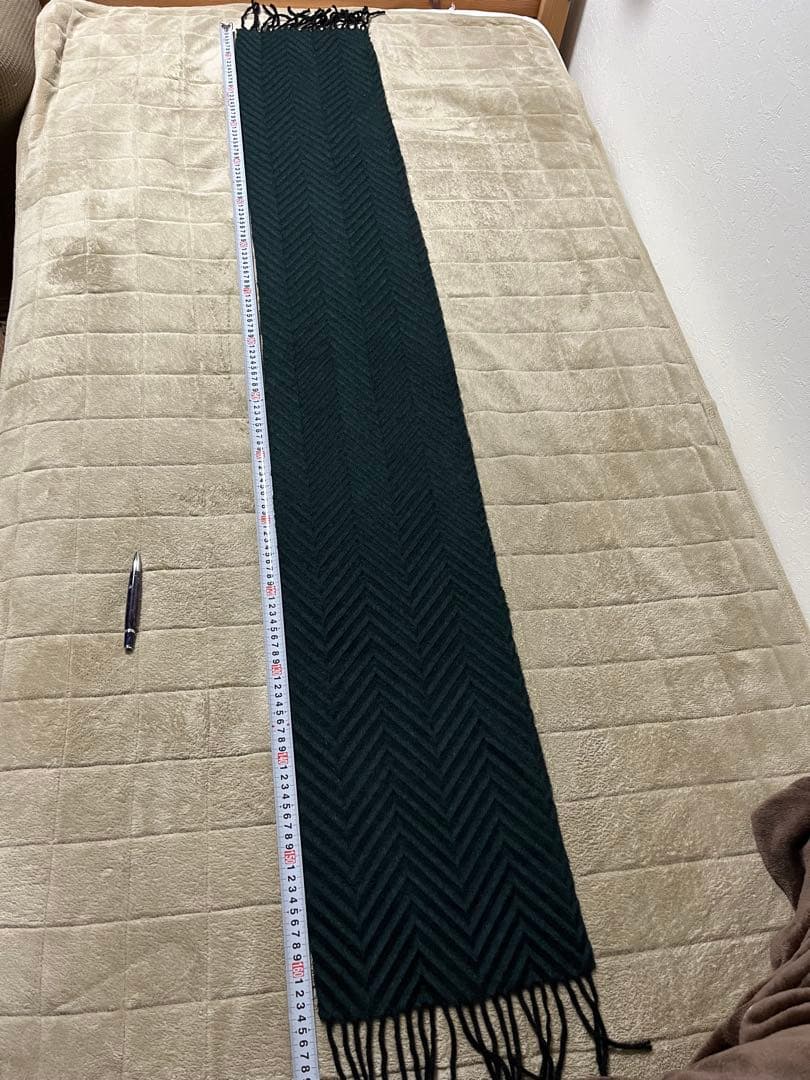 （伊）アルテの、折りヘリンボーンのホワイトカシミア100%のリバーシブルマフラー