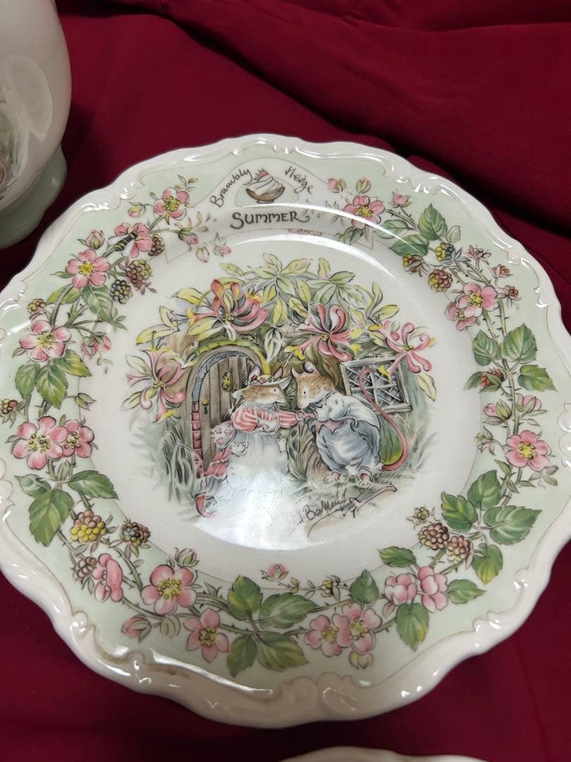 aqua　ロイヤルドルトンブランブリーヘッジ　プレート 4枚 四季 花瓶