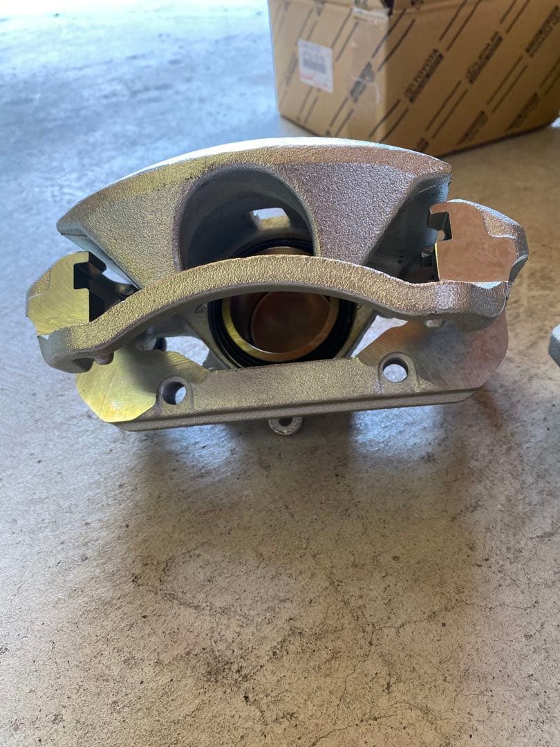 さらに値下げ　rzn152 ハイラックス　ニューハイ　キャリパー　新品