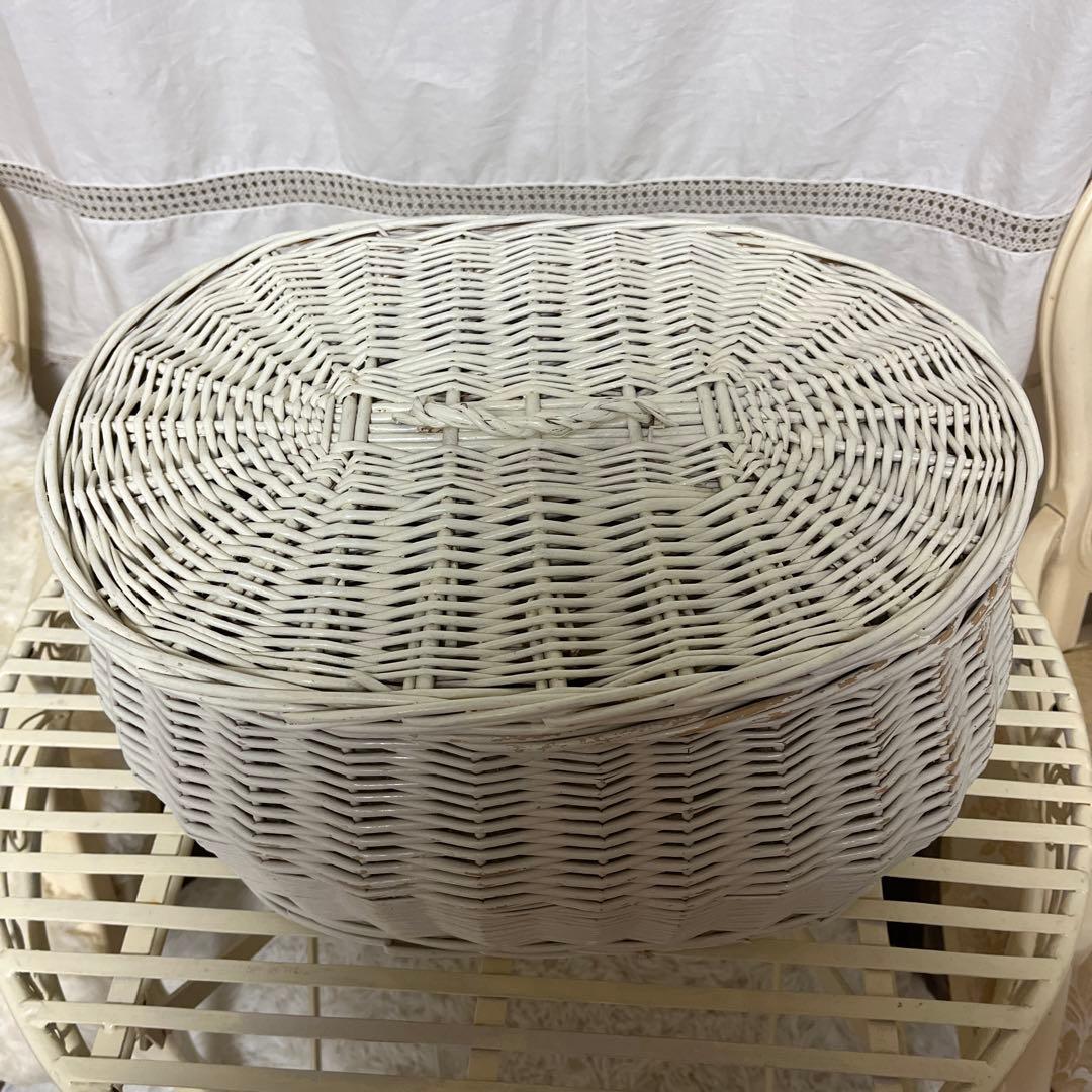 にゃん☆プロフ必読‼️ ラタン　ホワイト　カゴ　蓋つき　楕円