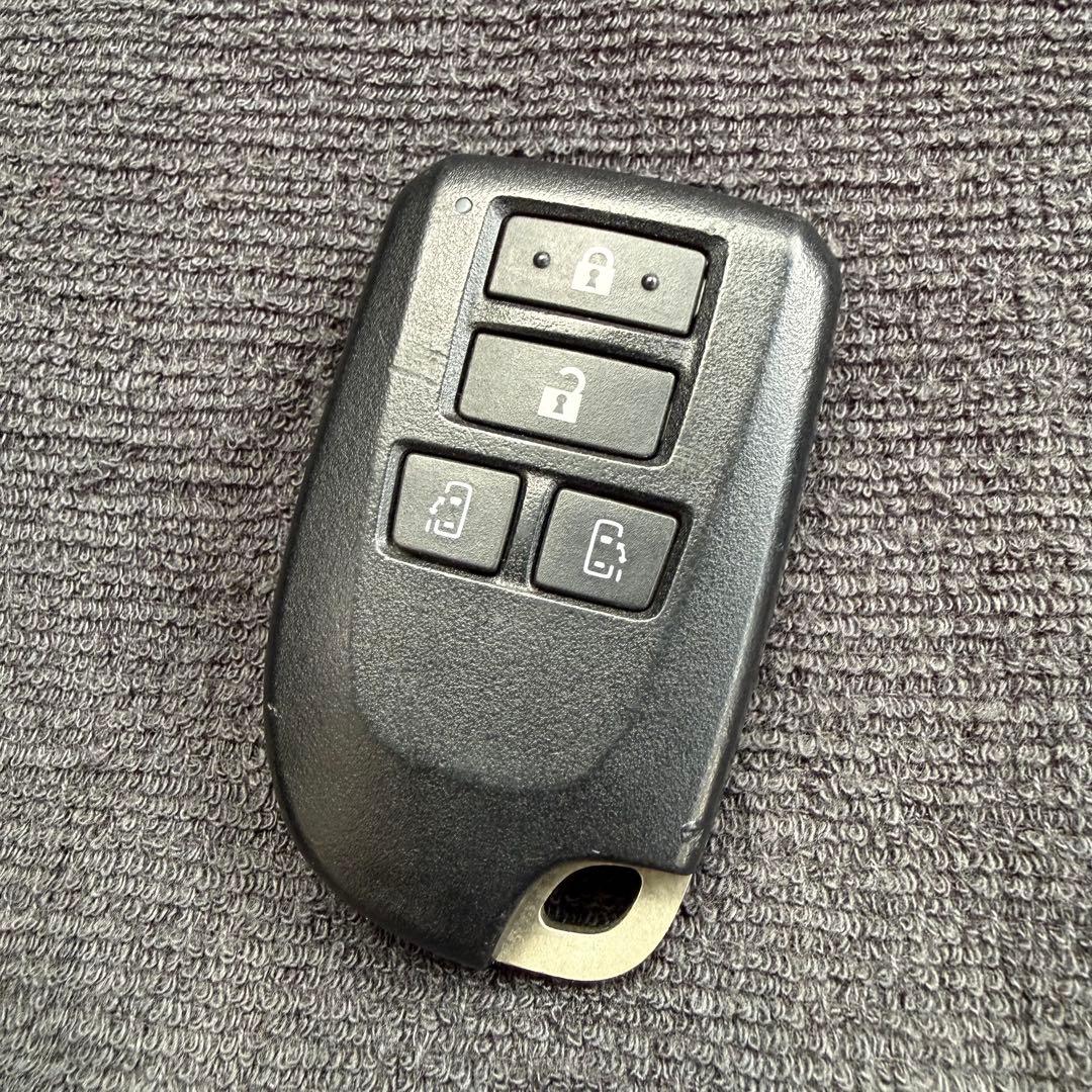 TOYOTA ハイエース スマートキー 4ボタン