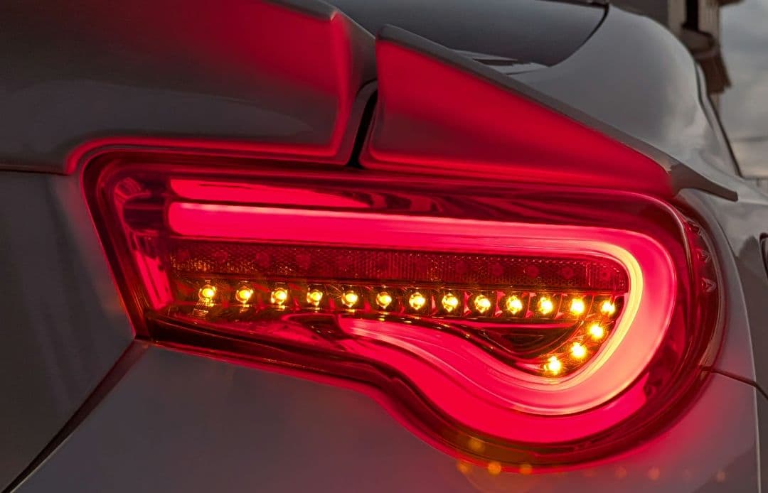 86 BRZ ヴァレンティ テールランプ シーケンシャル　【一部不点灯あり】