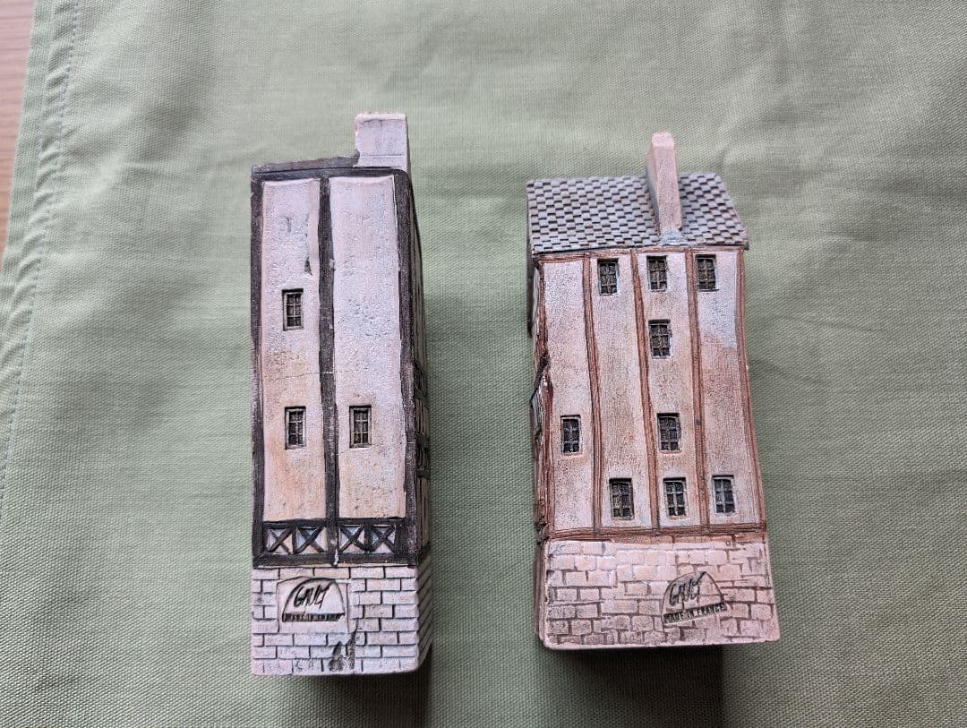 FROM　JAPAN　GAULTハウス 2点