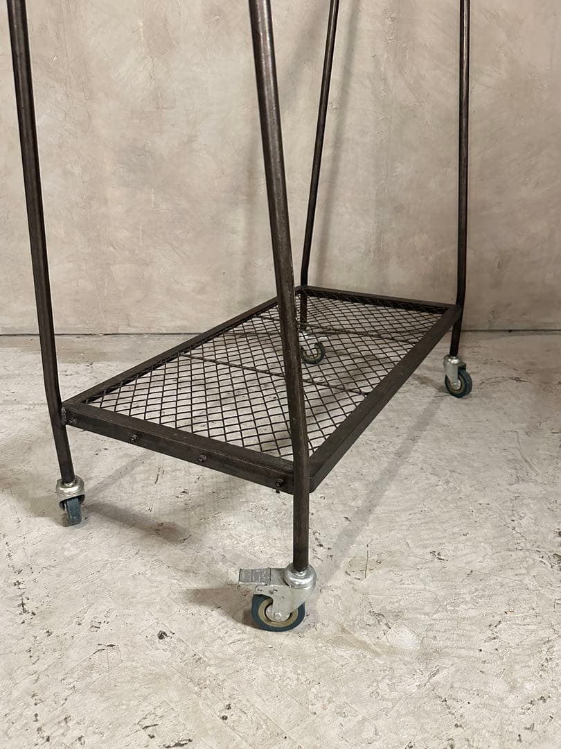 【東京都内23区配送無料】定価4万円　アイアン　ハンガー　ラック　スタンド