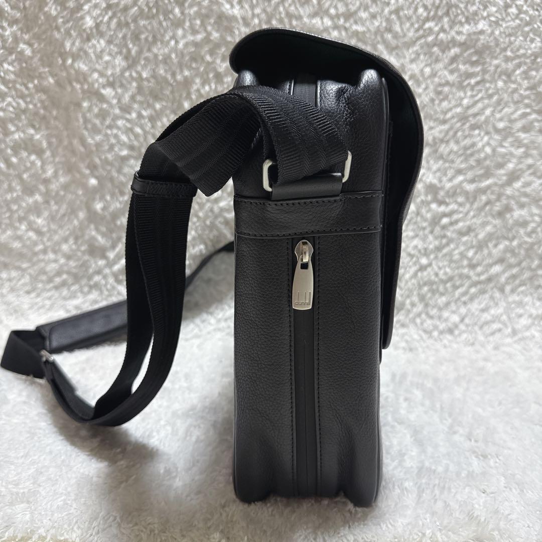 極美品！タグ付！dunhill メッセンジャーバッグ　牛革　ブラック　レザー