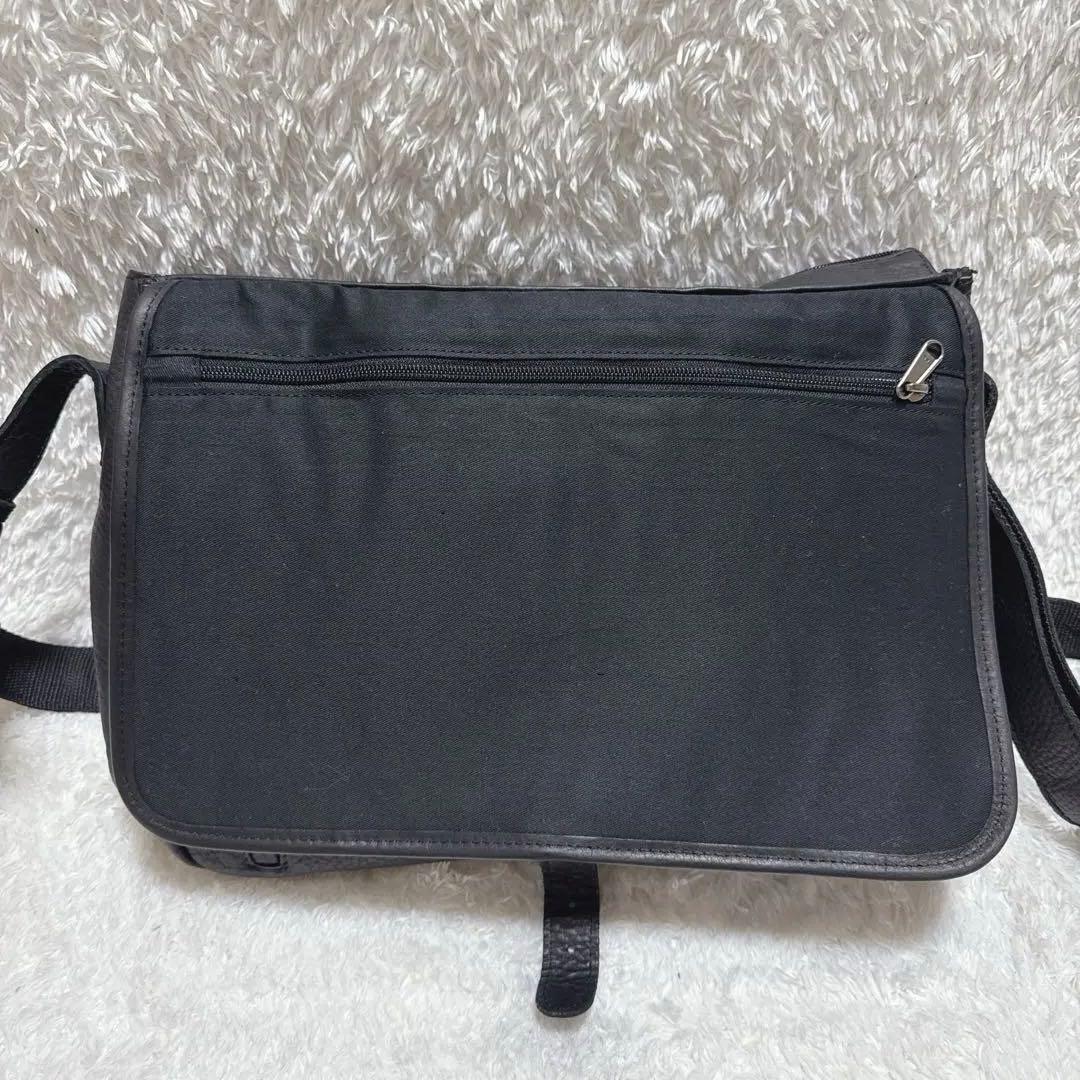 極美品！タグ付！dunhill メッセンジャーバッグ　牛革　ブラック　レザー