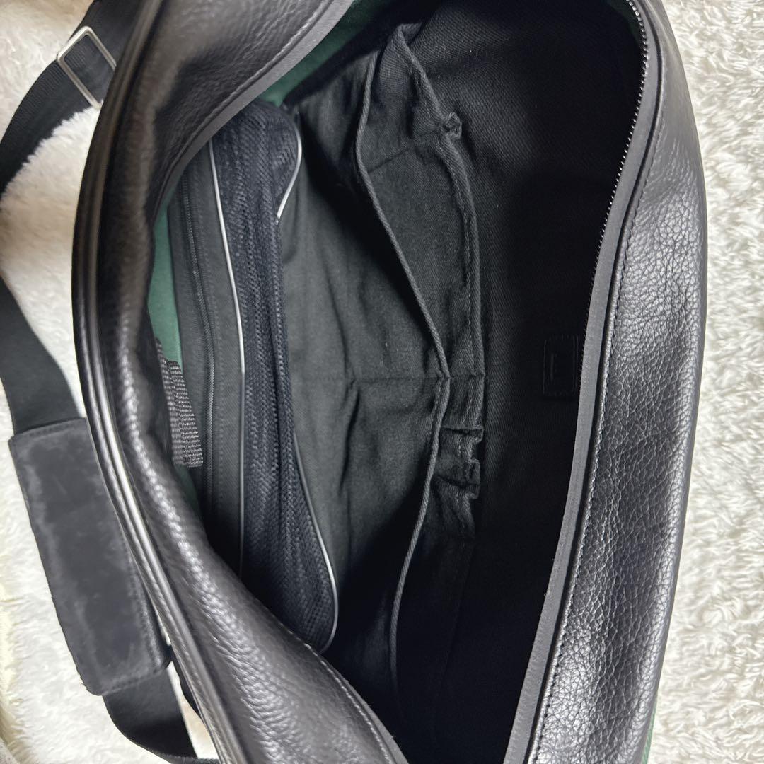 極美品！タグ付！dunhill メッセンジャーバッグ　牛革　ブラック　レザー