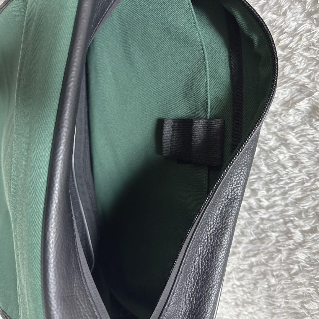 極美品！タグ付！dunhill メッセンジャーバッグ　牛革　ブラック　レザー