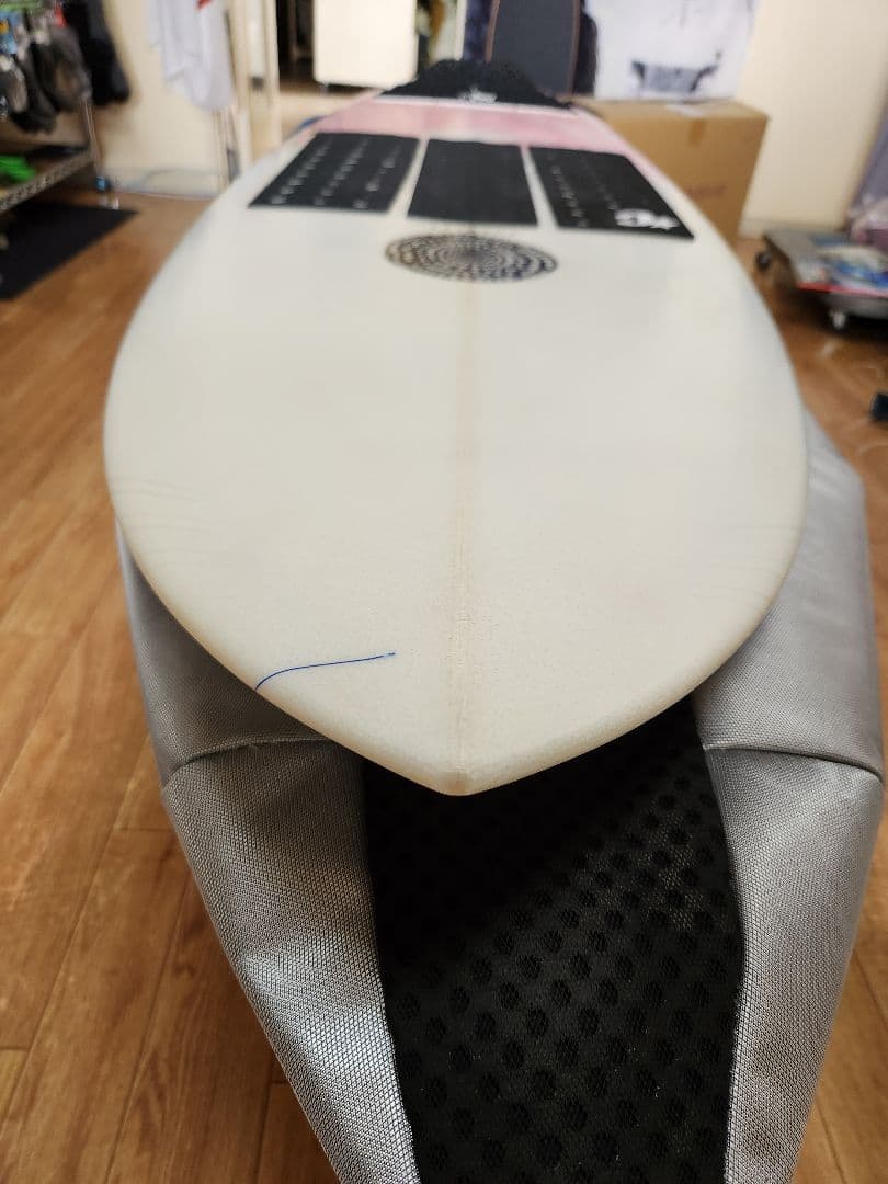 ジャスティス＋チリ　PINACOLADA 5'6\"　フィン付き