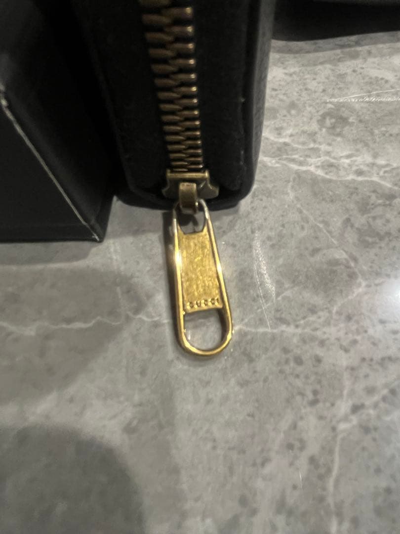 GUCCI ブラック 長財布 ロゴ入り ロゴプリント