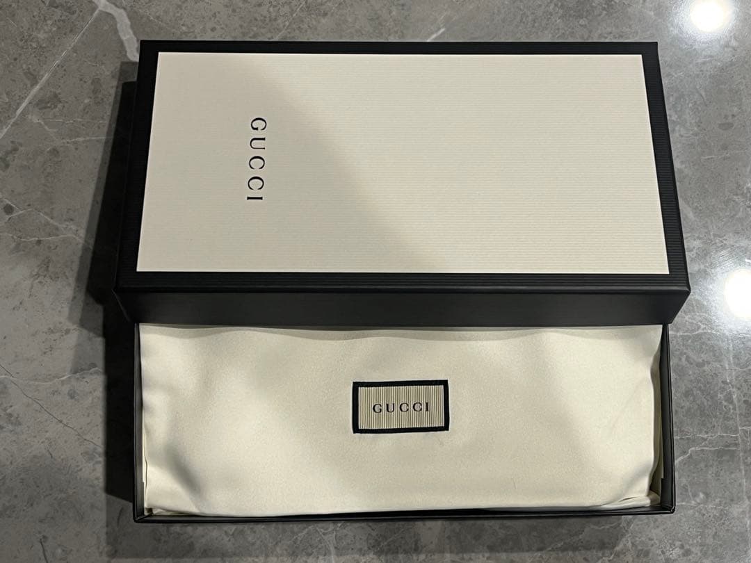 GUCCI ブラック 長財布 ロゴ入り ロゴプリント