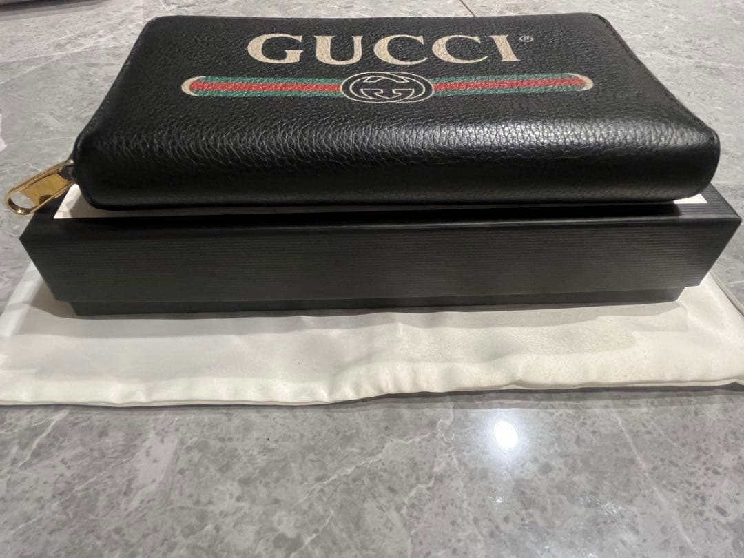 GUCCI ブラック 長財布 ロゴ入り ロゴプリント