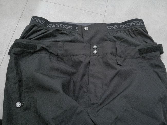 美品 23/24モデル SESSIONS スノーボードウエア 上下セット 2XL