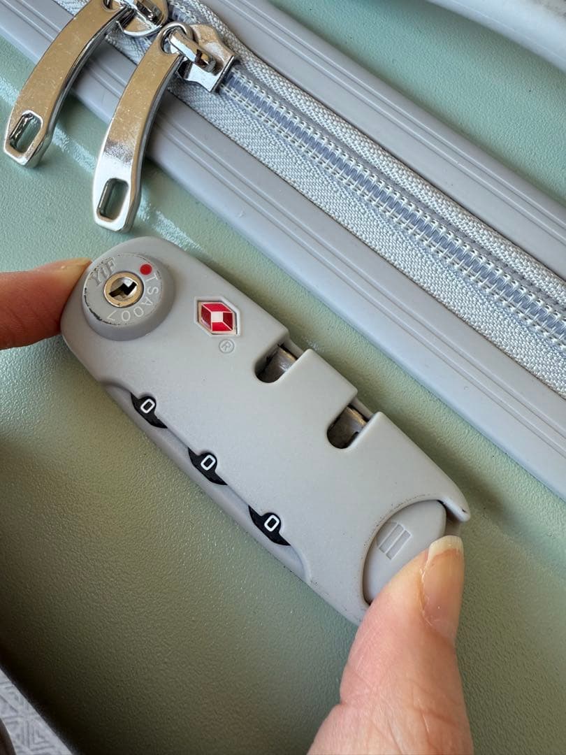 [キッズトラベル] 【子連れ旅行に革命 折りたたみタイプ子が乗れるキャリーケース