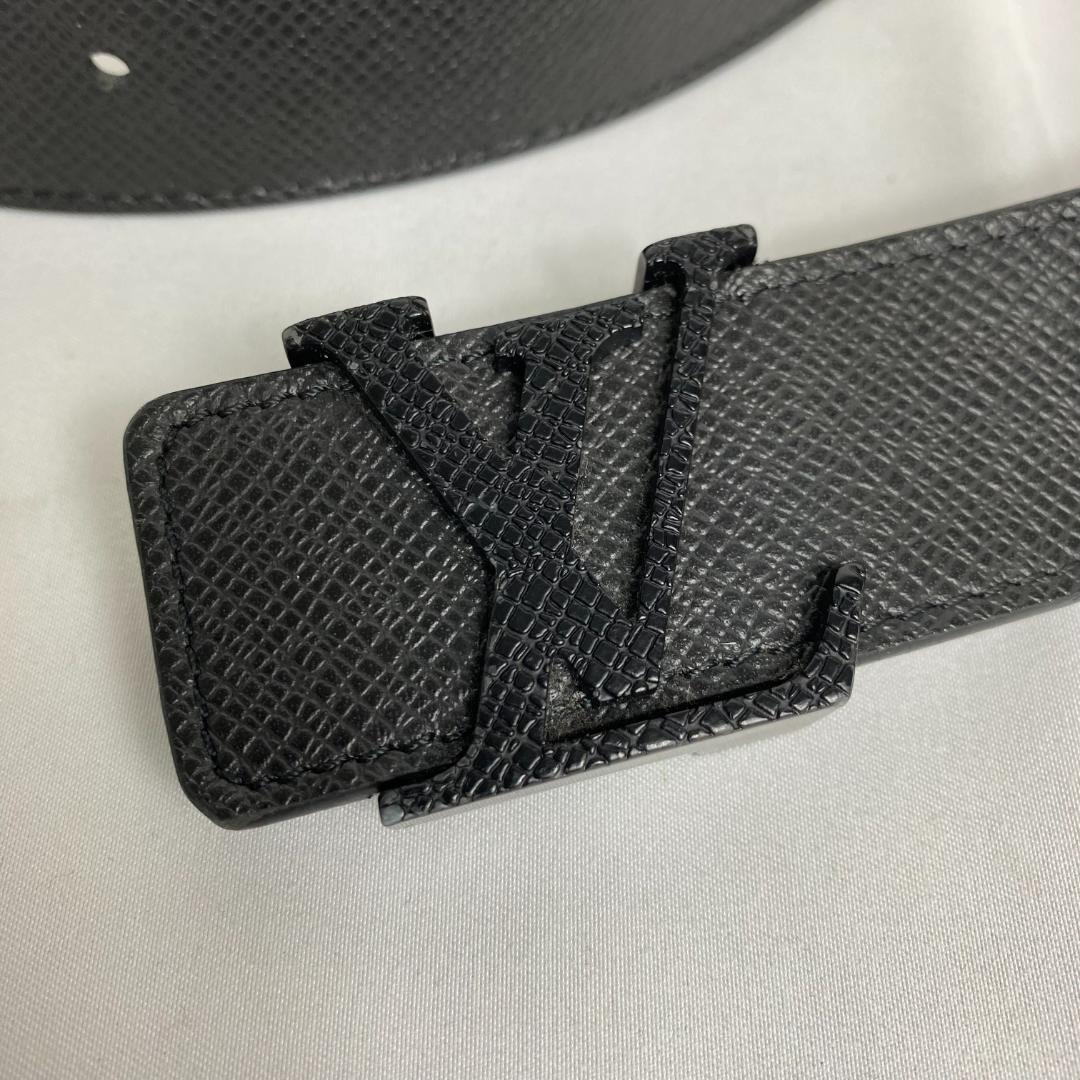 LOUIS VUITTON ルイヴィトン タイガ LV イニシャル ロゴ 黒