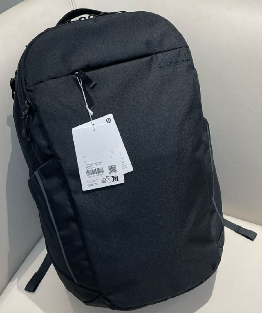 新品lululemon ルルレモン トリプルジップ　バックパックリュック　男女兼